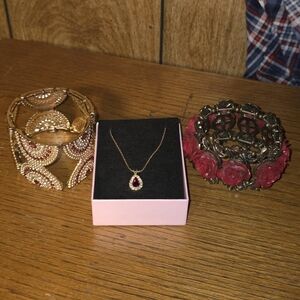 Elegant Gold and Red Pendant Necklace